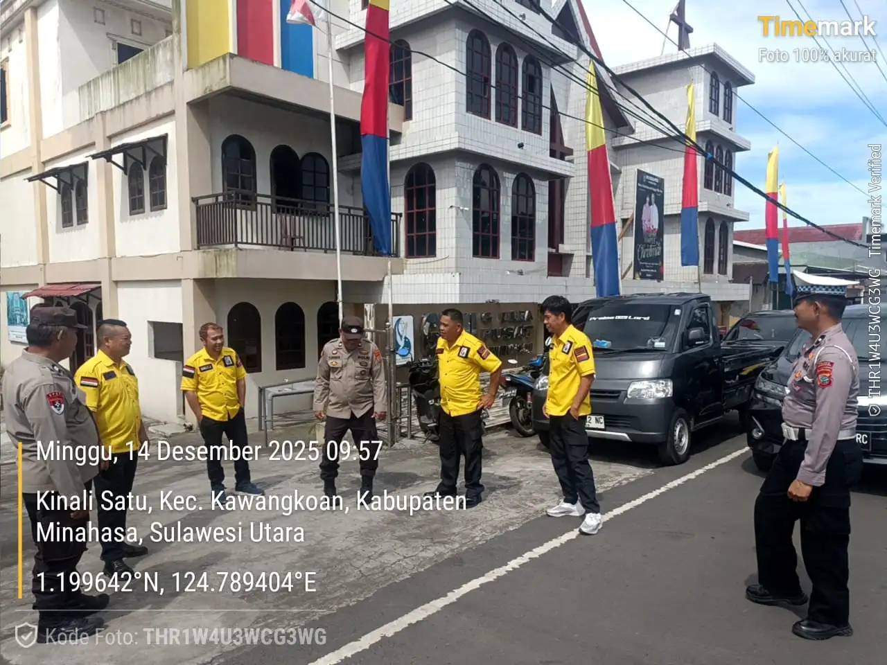 Polsek Kawangkoan Hadir di Tengah Ibadah Minggu, Patroli Humanis Jaga Kamtibmas Sejak Pagi
